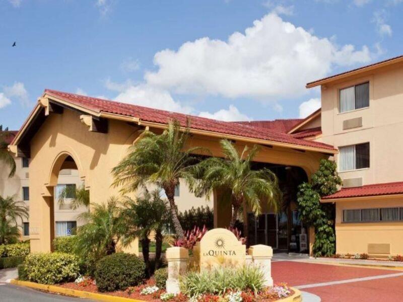 La Quinta By Wyndham St. Pete-Clearwater Airport Hotel Exterior photo