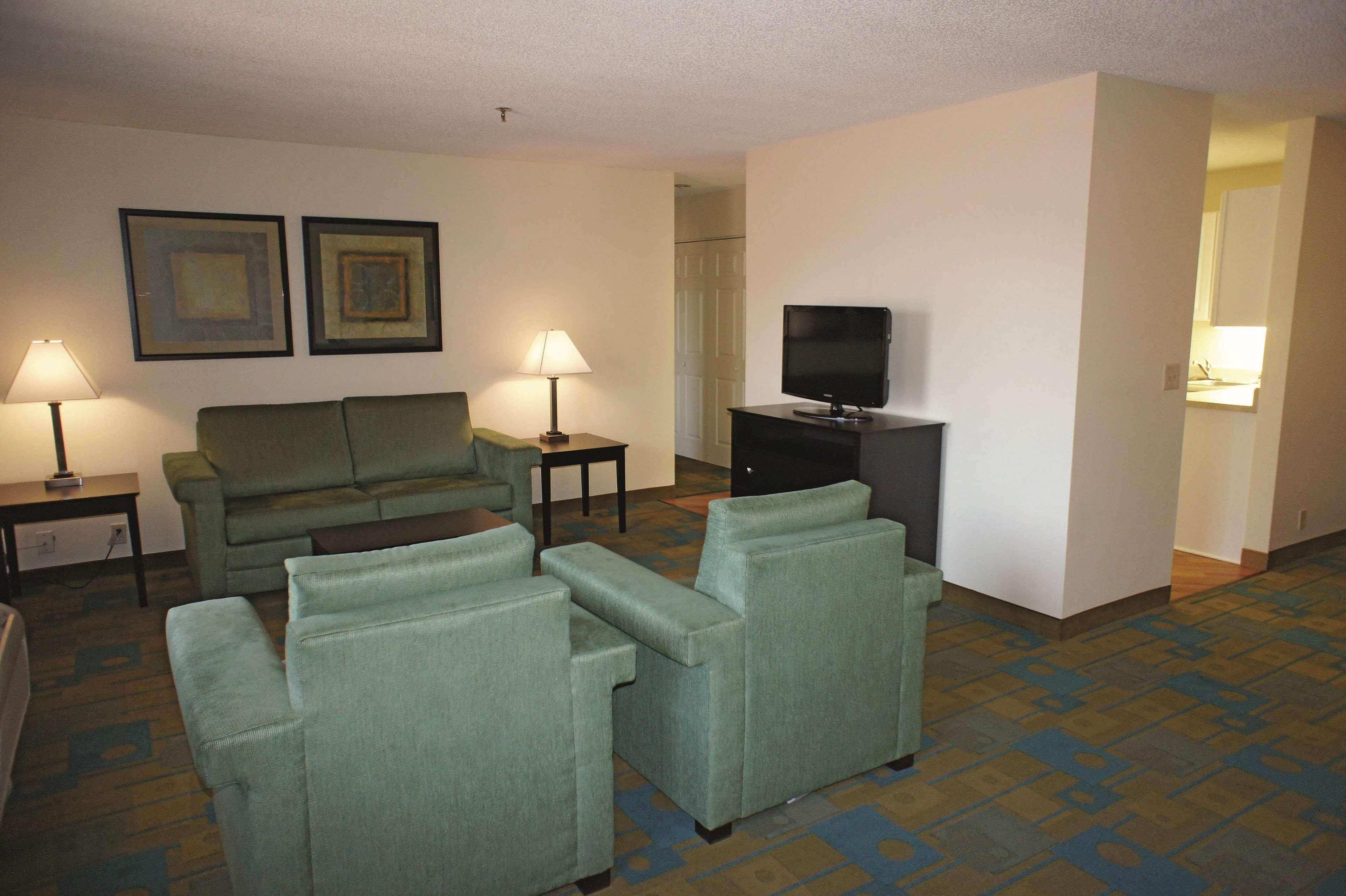 La Quinta By Wyndham St. Pete-Clearwater Airport Hotel Exterior photo