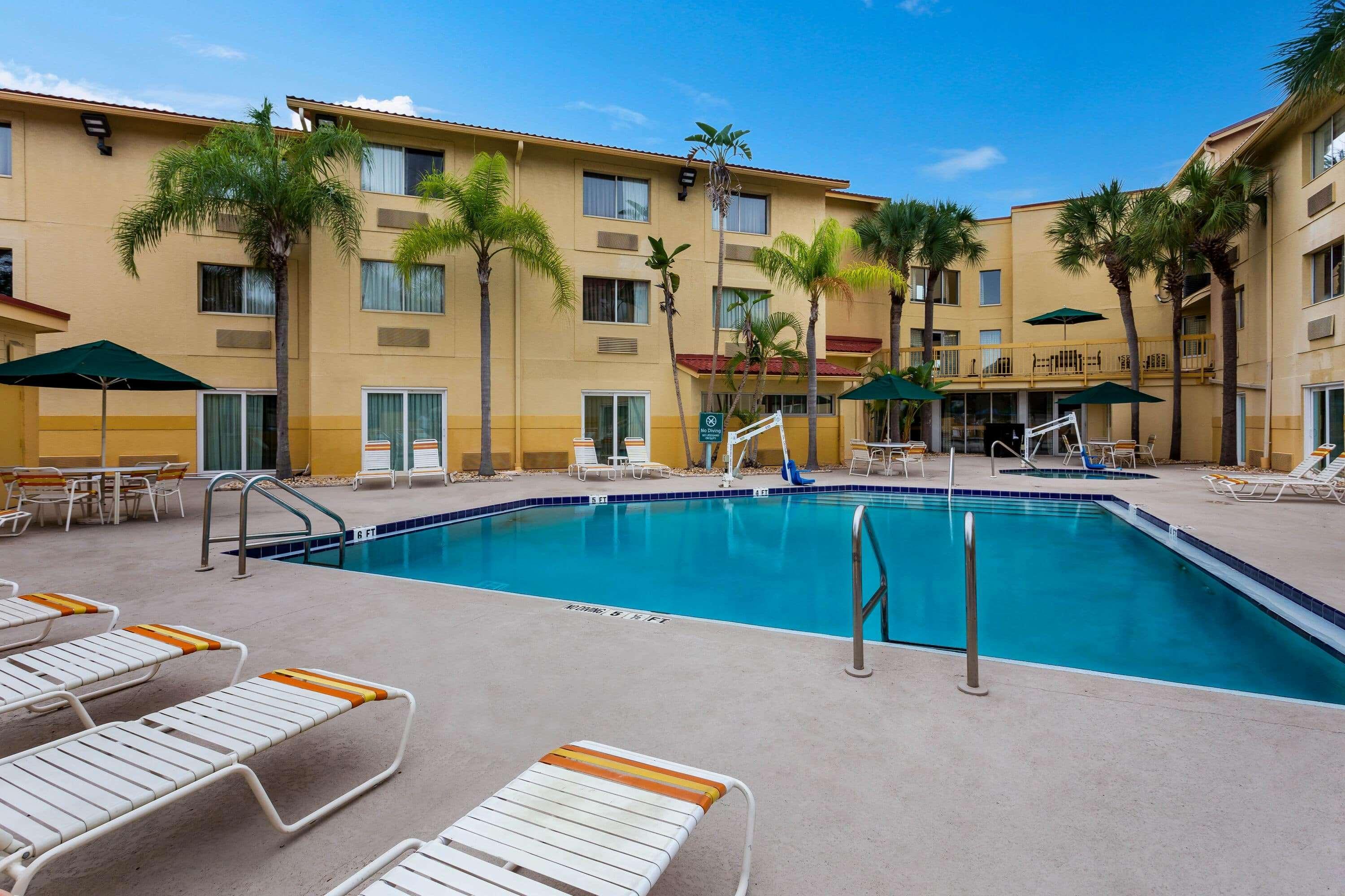 La Quinta By Wyndham St. Pete-Clearwater Airport Hotel Exterior photo