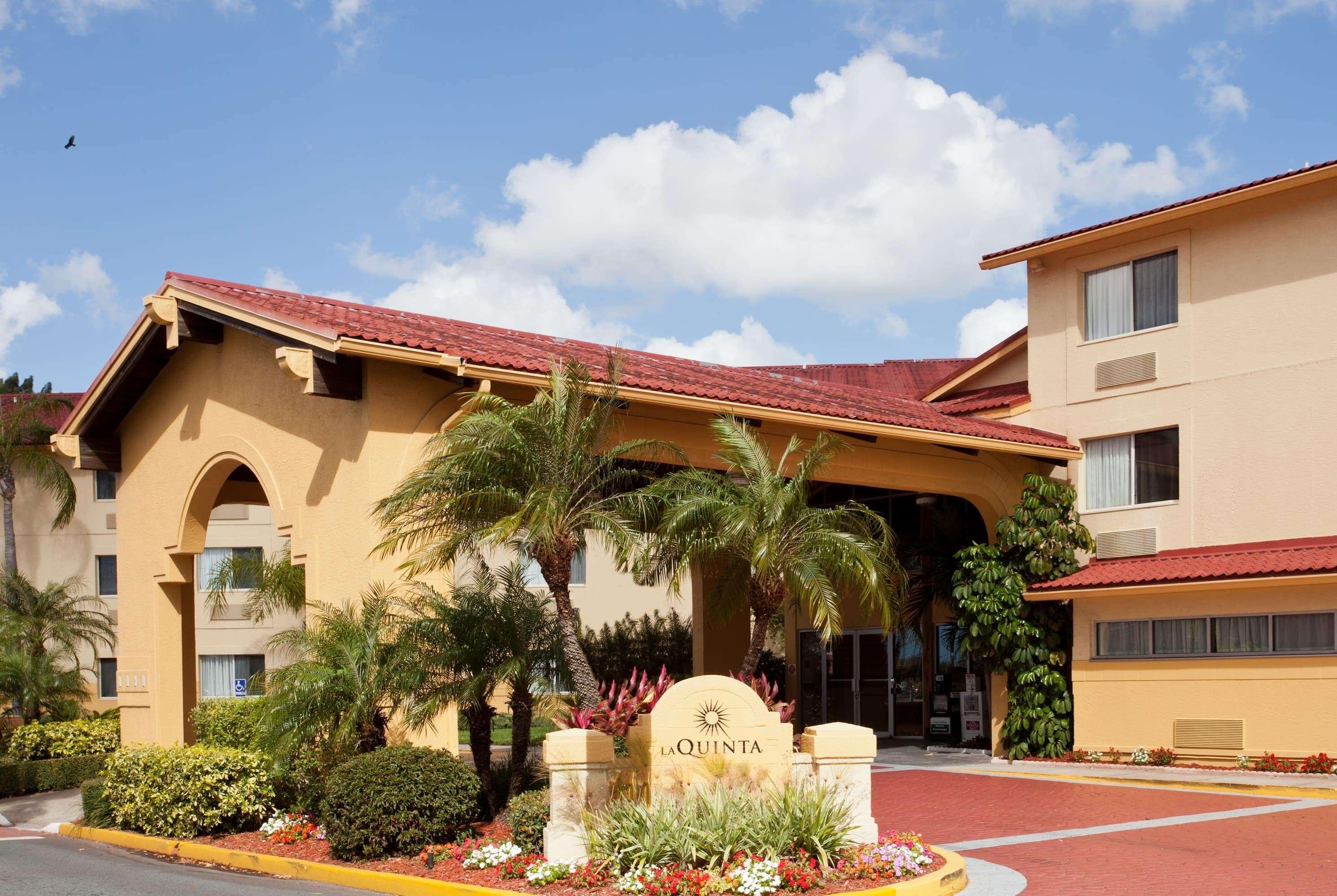 La Quinta By Wyndham St. Pete-Clearwater Airport Hotel Exterior photo